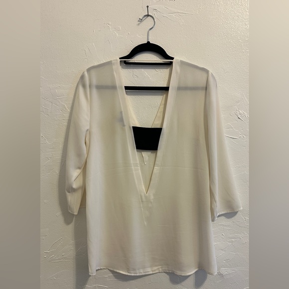 Chic Express Ivory V-Neck Blouse - Size M, Gently Used - Picture 2 of 3